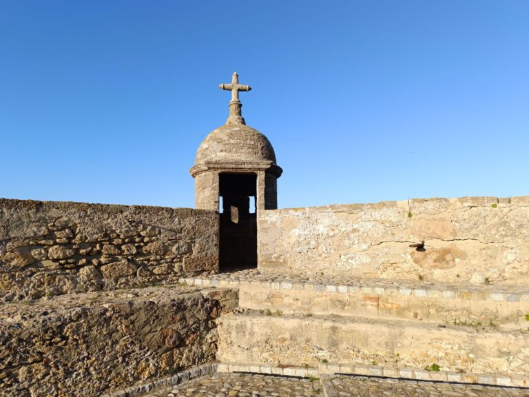 Fortaleza de Sao Sebastiao na Ilha de Mocambique vista a partir do mar