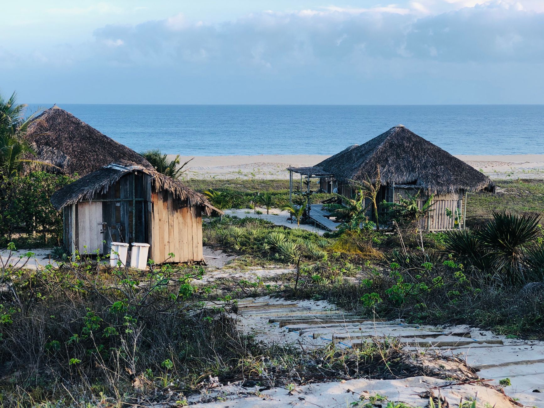Vista panoramica da Ilha de Mocambique com o seu patrimonio historico e mar azul