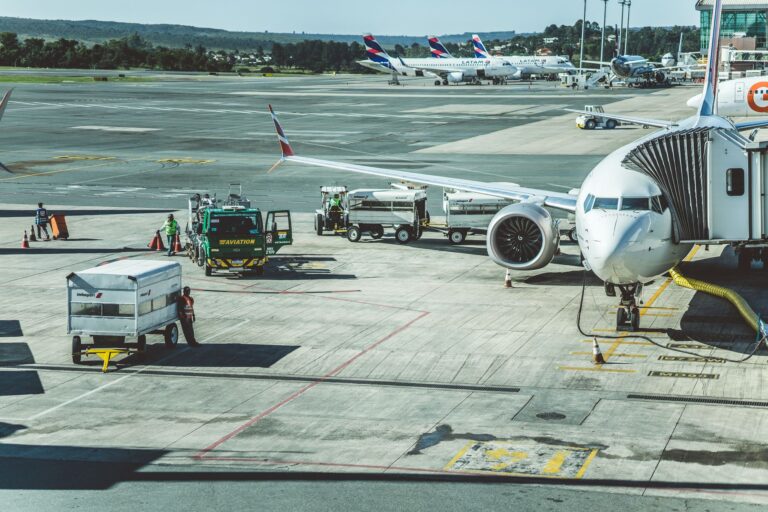 Passaporte e documentos de viagem preparados para a entrada em Moçambique