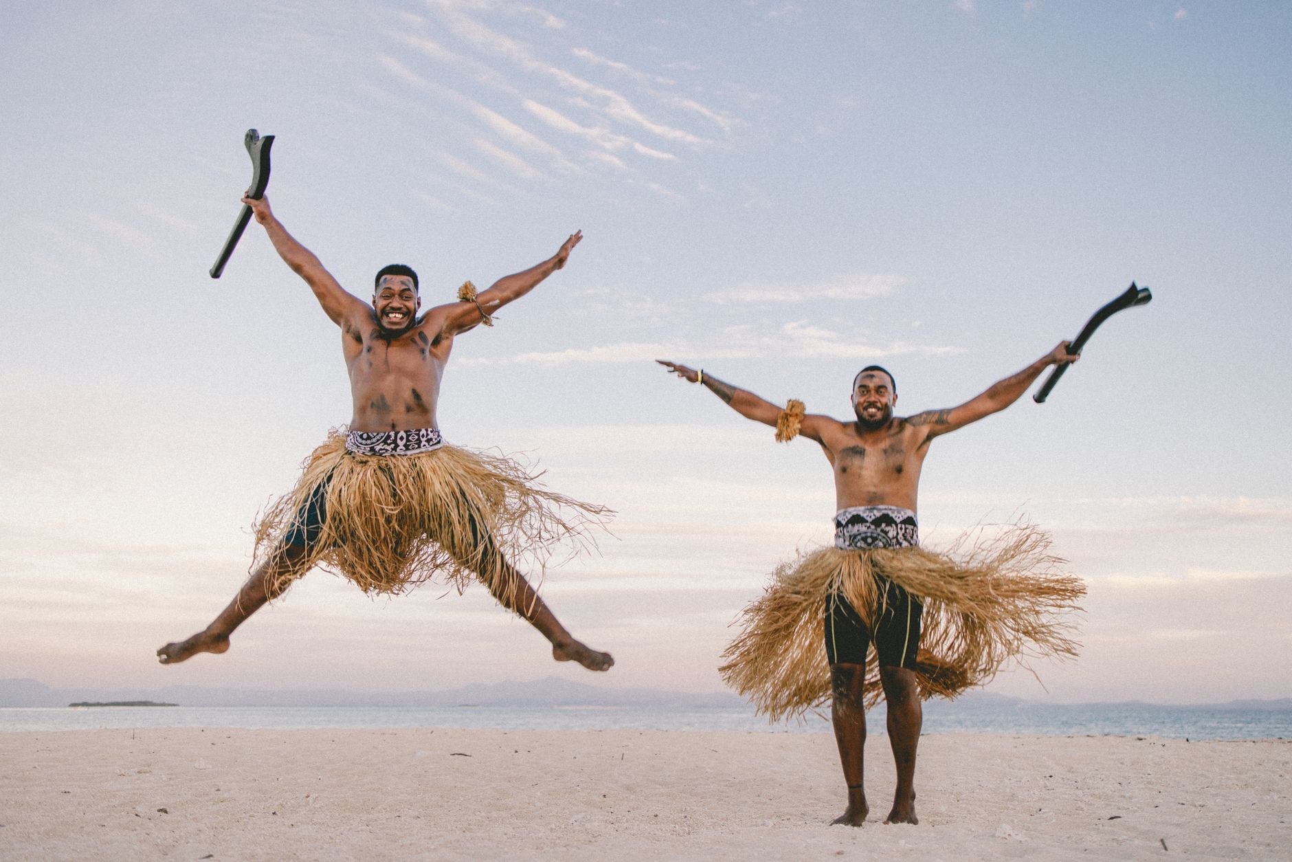 Festival cultural tradicional a decorrer numa praia em Mocambique