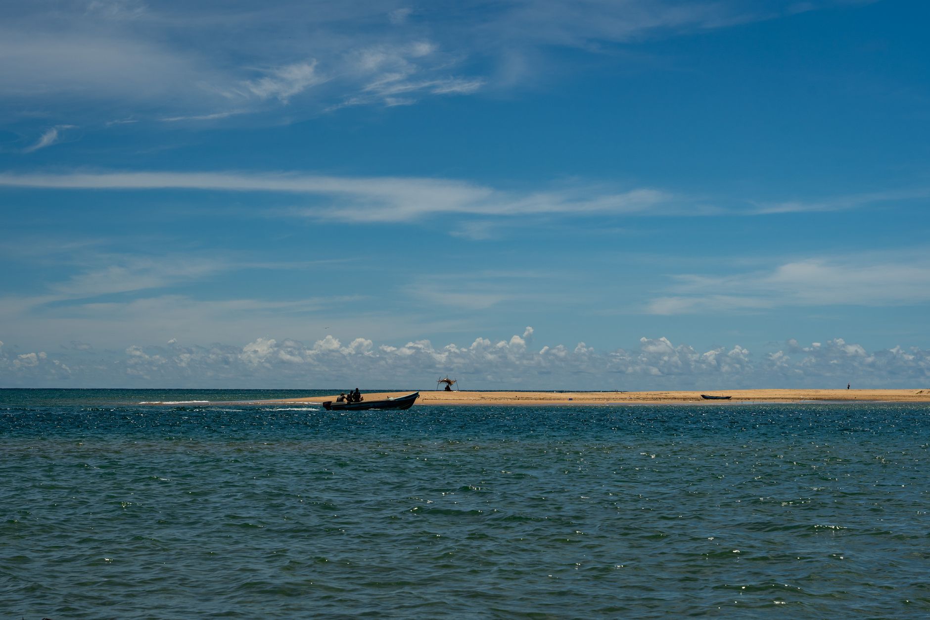 Vista panoramica da Ilha de Mocambique com os seus edificios historicos e o oceano Indico