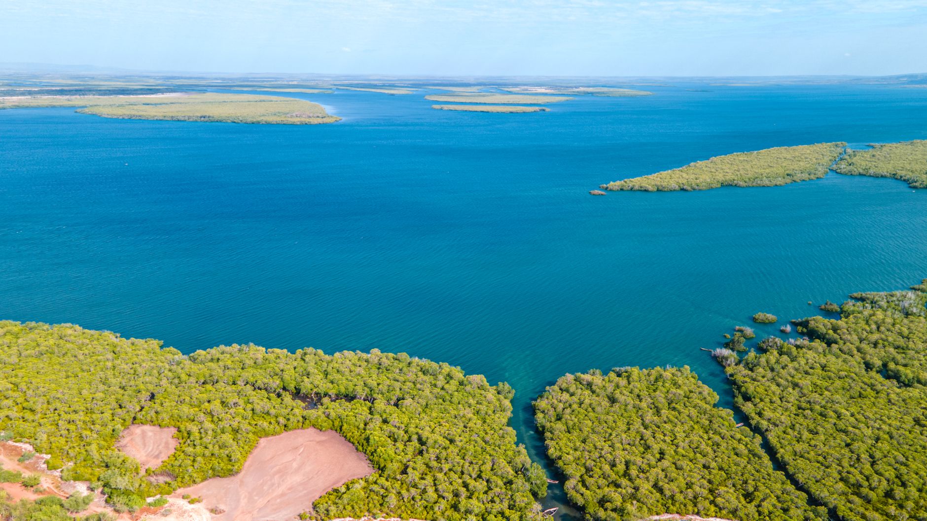 Vista panorâmica da histórica Ilha de Moçambique e sua arquitetura colonial