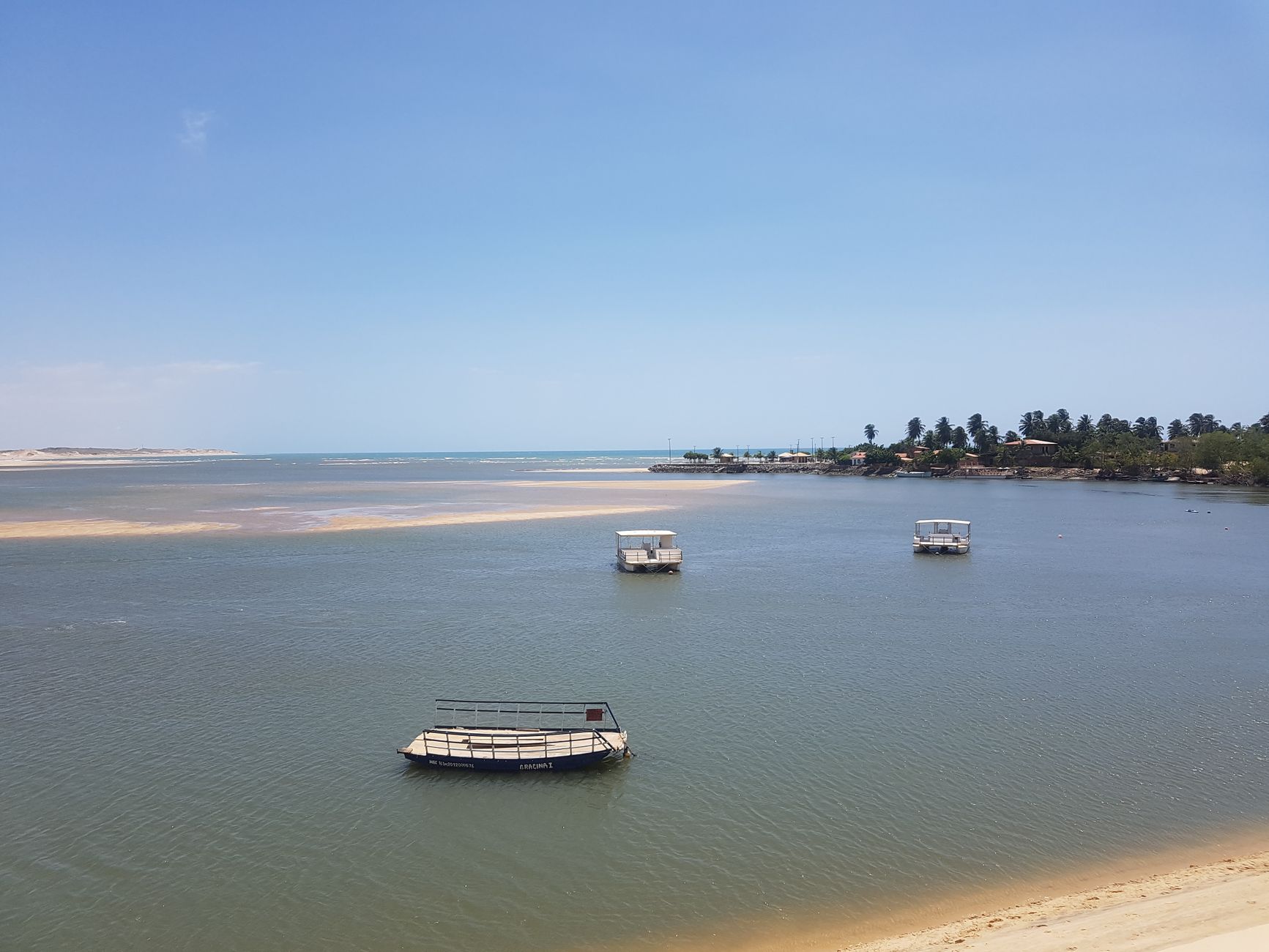 Vista panorâmica da costa de Inhambane em Moçambique com águas cristalinas