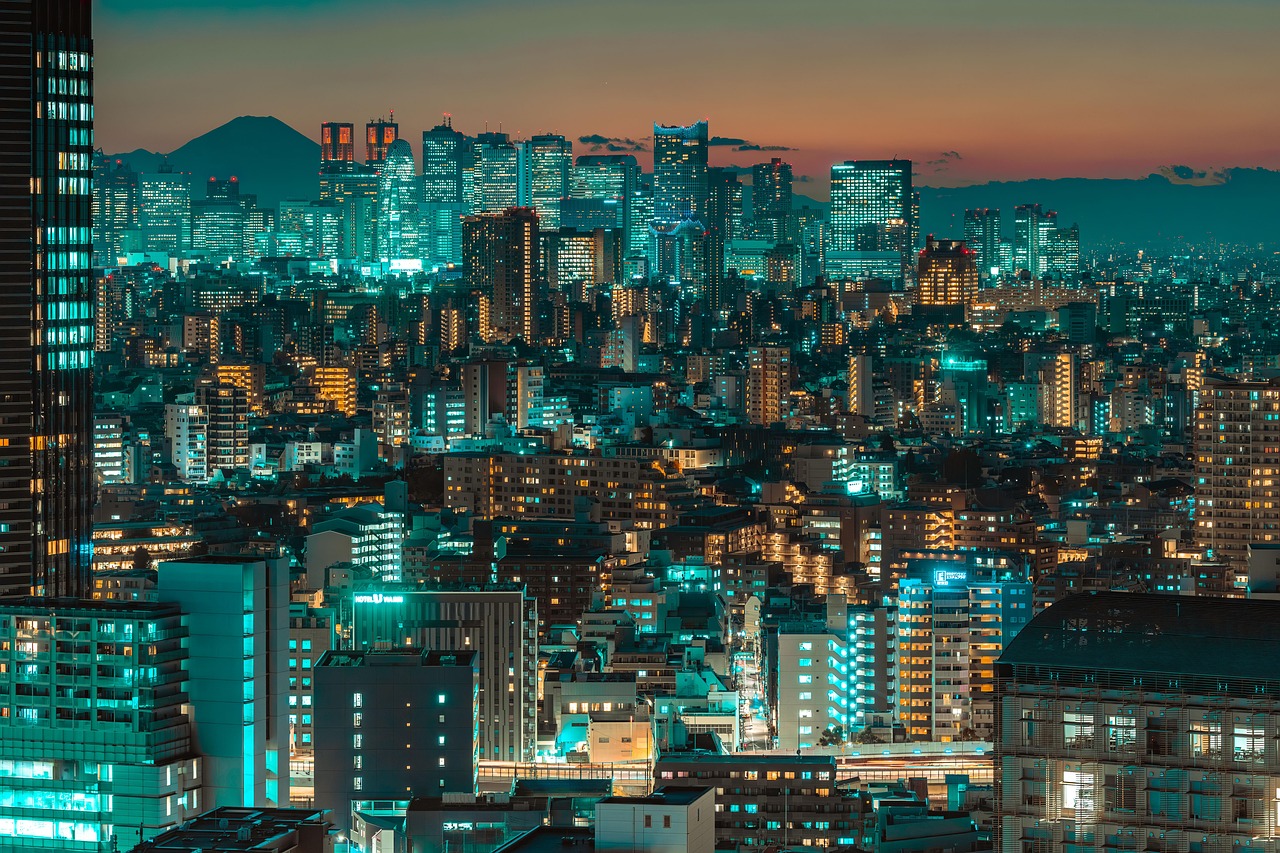 Vista panorâmica da cidade de Maputo com edifícios e baía em Moçambique