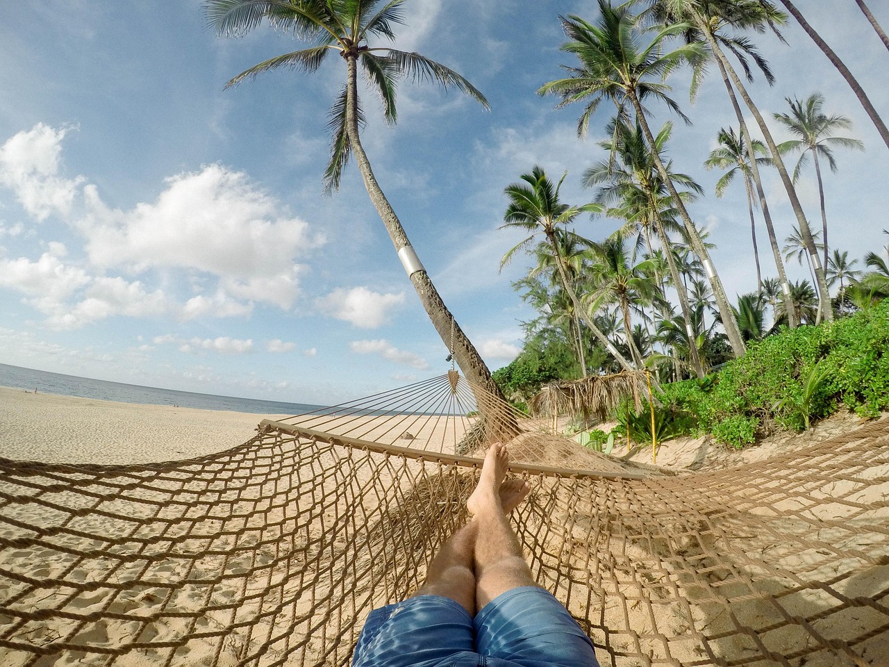 Praia paradisíaca e águas cristalinas no arquipélago das Ilhas Quirimbas em Moçambique