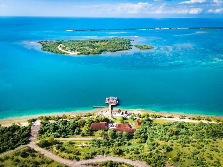 Paisagem costeira e ilhas do Parque Nacional das Quirimbas em Mocambique