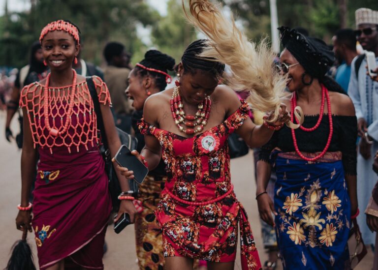Festival cultural tradicional em Mocambique com dancas tipicas