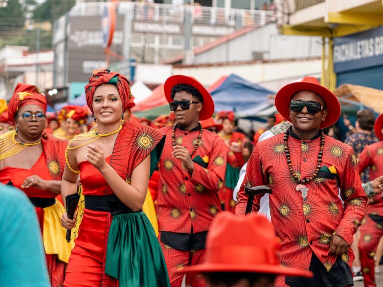 Festival cultural tradicional em Mocambique com dancas tipicas