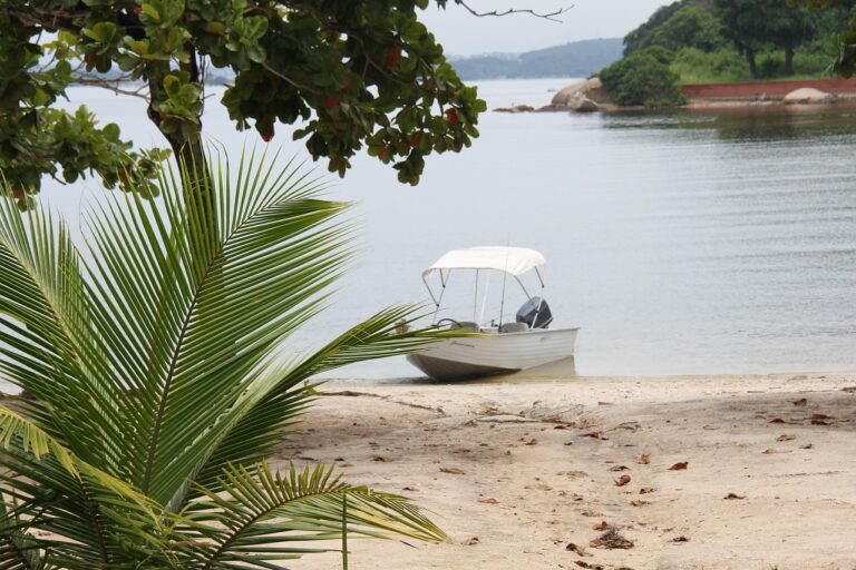 Vista panorâmica de uma pousada histórica na Ilha de Moçambique