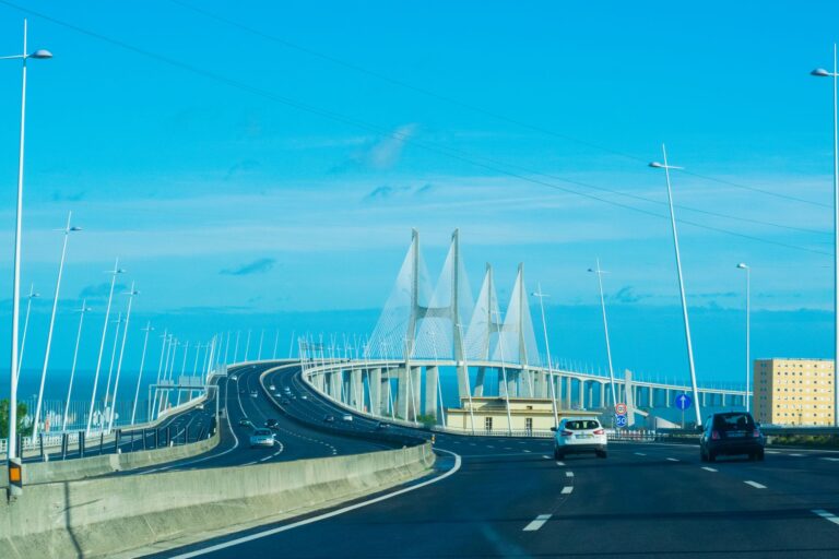 Vista panoramica da cidade de Maputo em Mocambique com transito e edificios