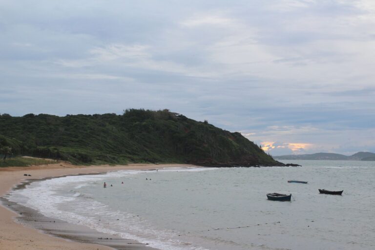 Vista panorâmica da deslumbrante Praia de Ponta do Ouro em Moçambique