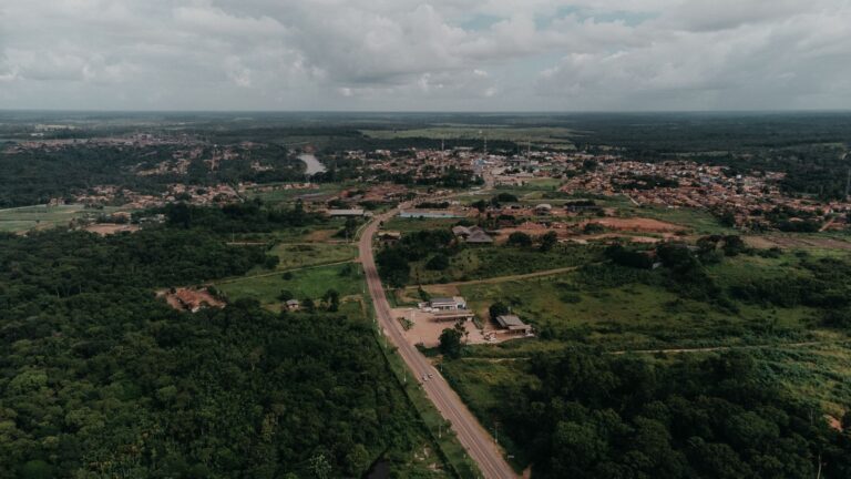 Paisagem rodoviaria na EN1 a caminho de Inhambane em Mocambique